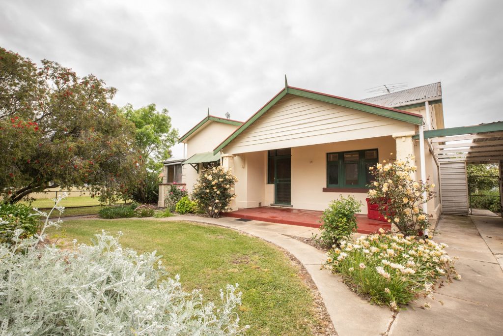C and N Mortimer property